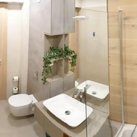 Experienta Frumoasa Si Corecta La Brasov. Apartament 2 Cu Gradina Si Loc De Parcare Брашов
